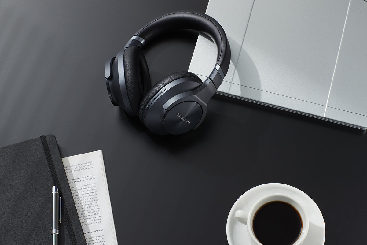 Technics EAH-A800 Review: Premium Wireless Headphones That Sound Great