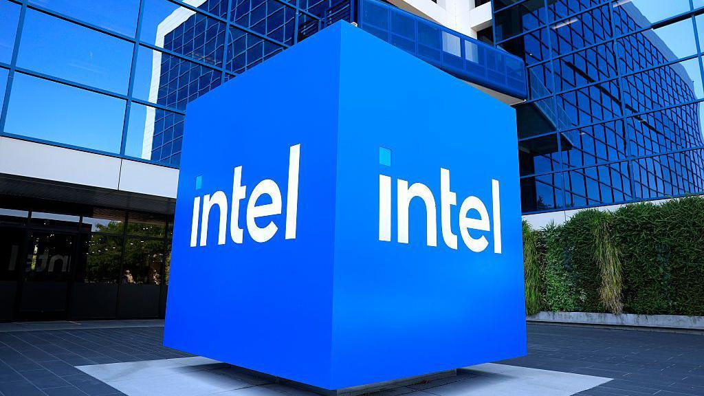Trump Administration Snags 10% Stake in Intel — A Bold Turn in U.S. Tech Policy